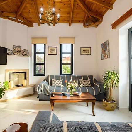 Mani Stone Built Home A Breath Away To The Sea Stoupa Bagian luar foto
