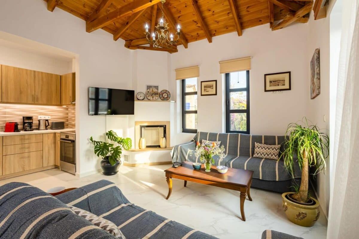 Mani Stone Built Home A Breath Away To The Sea Stoupa Bagian luar foto