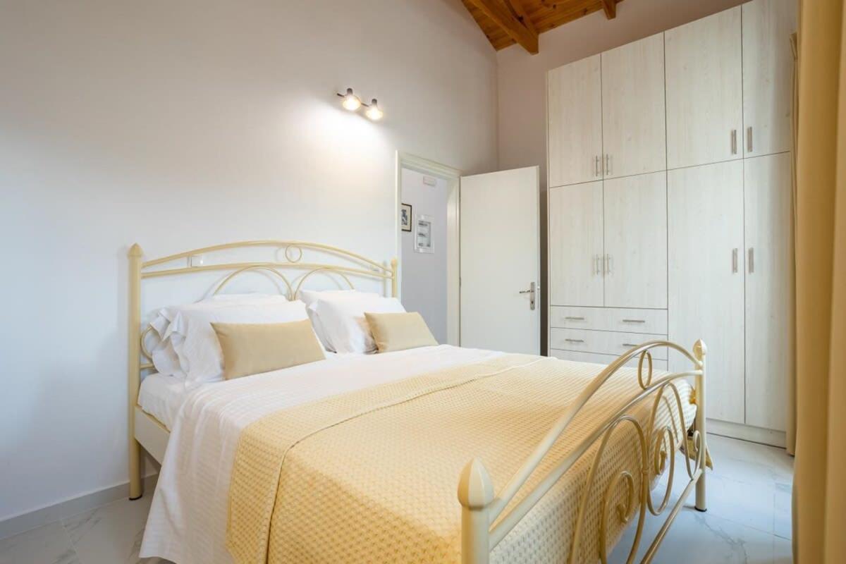Mani Stone Built Home A Breath Away To The Sea Stoupa Bagian luar foto