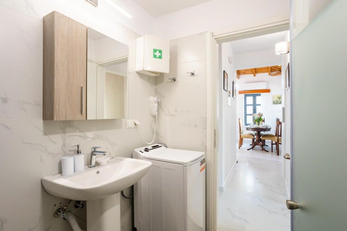 Mani Stone Built Home A Breath Away To The Sea Stoupa Bagian luar foto