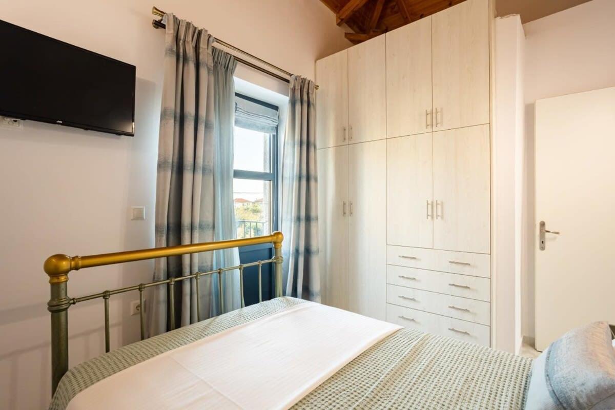 Mani Stone Built Home A Breath Away To The Sea Stoupa Bagian luar foto
