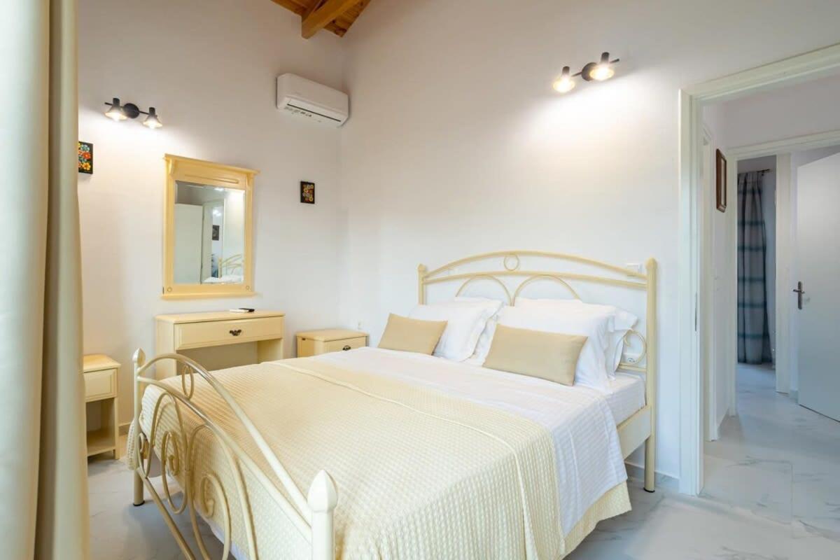 Mani Stone Built Home A Breath Away To The Sea Stoupa Bagian luar foto