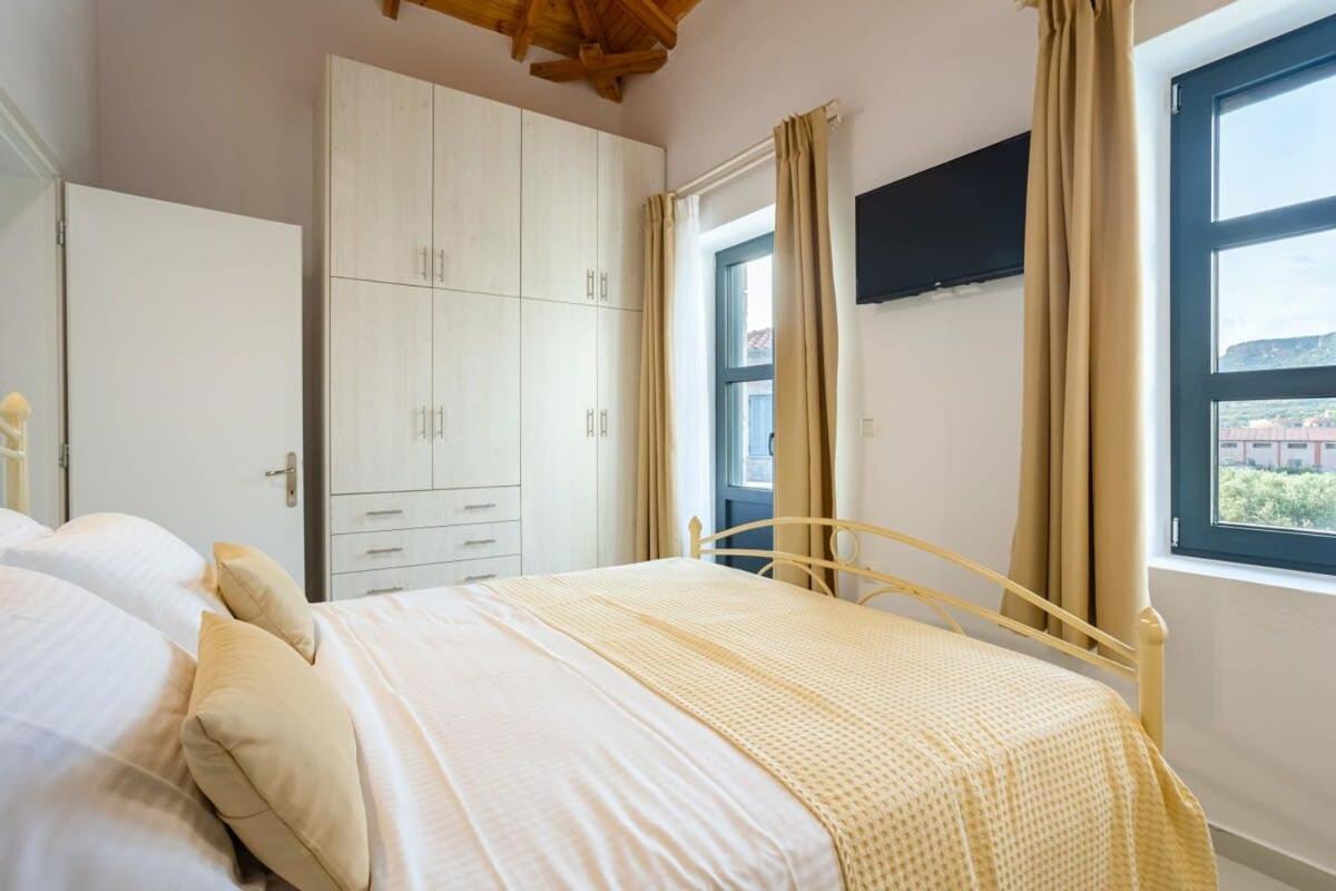 Mani Stone Built Home A Breath Away To The Sea Stoupa Bagian luar foto