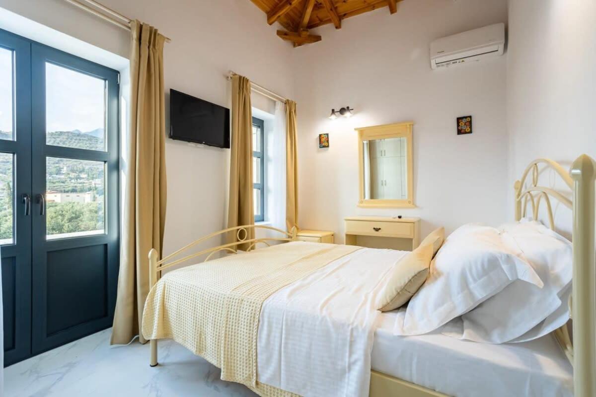 Mani Stone Built Home A Breath Away To The Sea Stoupa Bagian luar foto