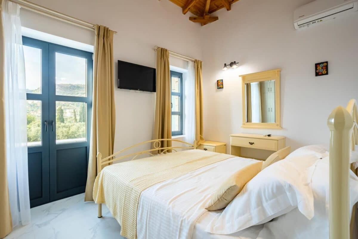 Mani Stone Built Home A Breath Away To The Sea Stoupa Bagian luar foto